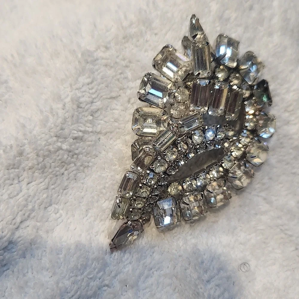 Silver Tone Clear Rhinestone Baguette Teardrop Brooch Pin Aurora Borealis vtg‎